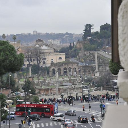 2 Passi Al Colosseo B&B Roma Exterior foto