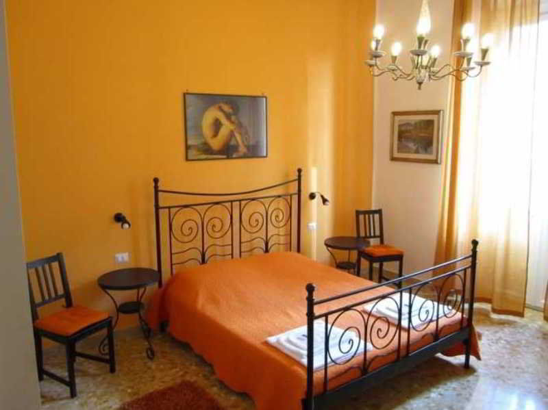 2 Passi Al Colosseo B&B Roma Exterior foto